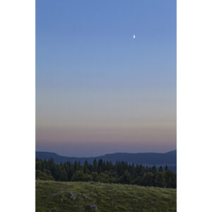 waxing-crescent-moon-over-alpago